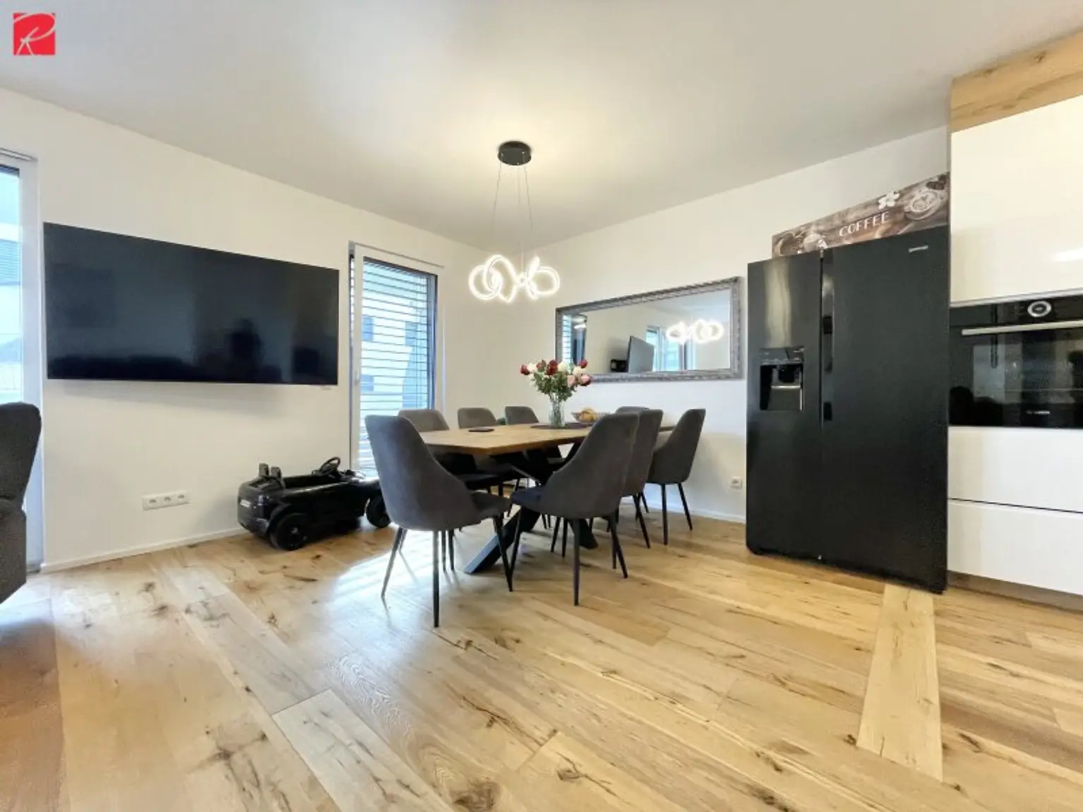 NEUE RAUMAUFTEILUNG: Vier-Zimmer-Wohntraum mit sonnigem Balkon