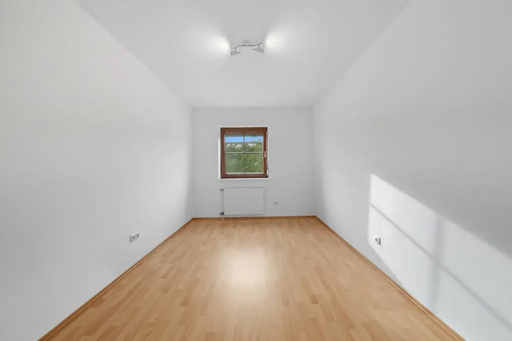 Ihr neues Zuhause: Modern, barrierefrei & Stellplatz in Zentrumslage!