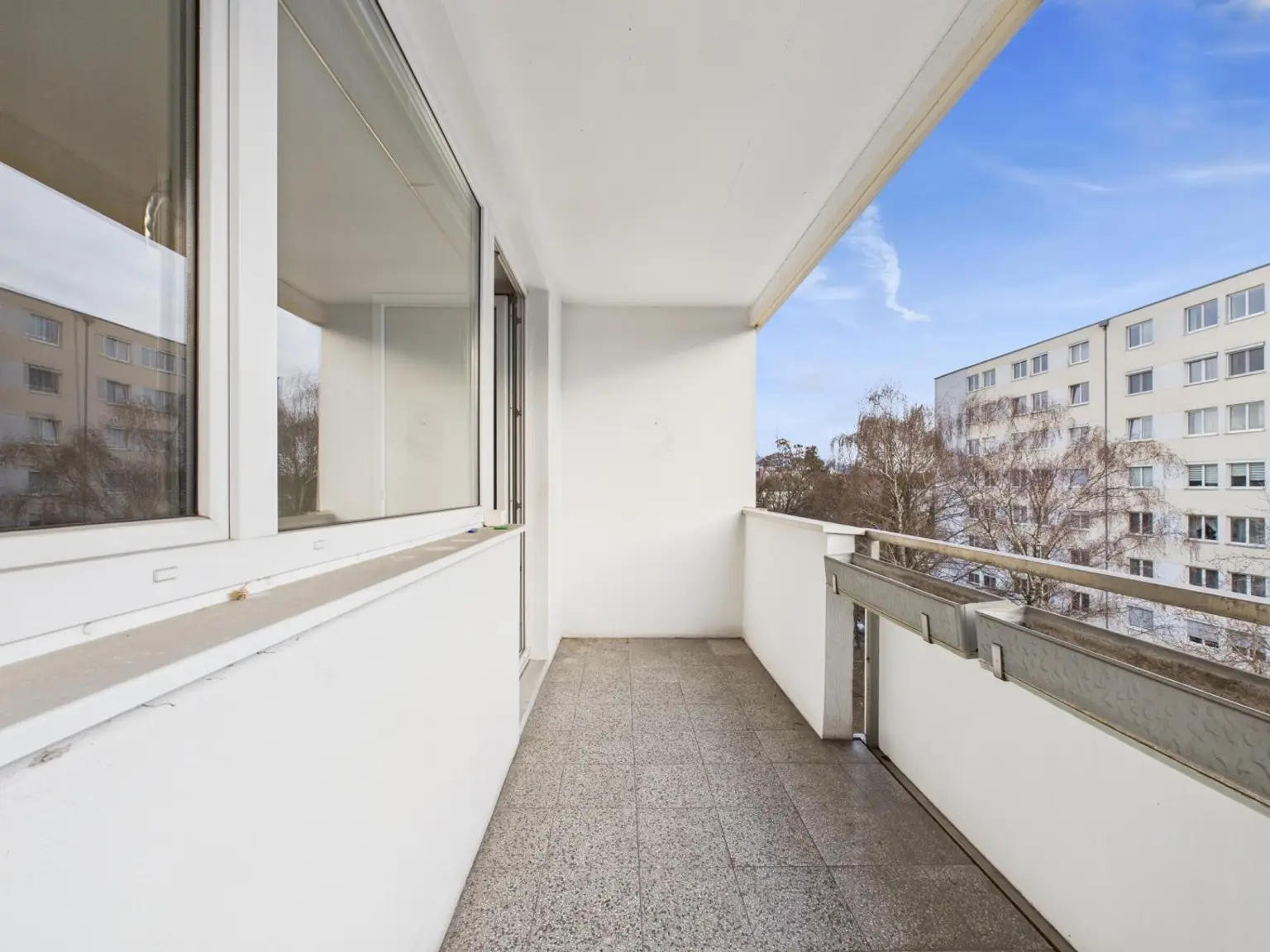 CAM04191G0-PR0074-STILL010