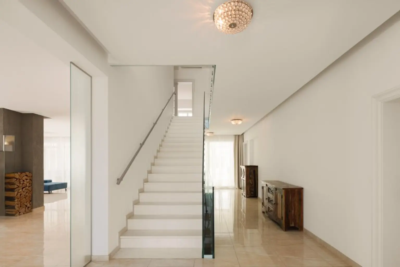 LUXUS VILLA mit Innenpool und Weinkeller im Golfclub Fontana