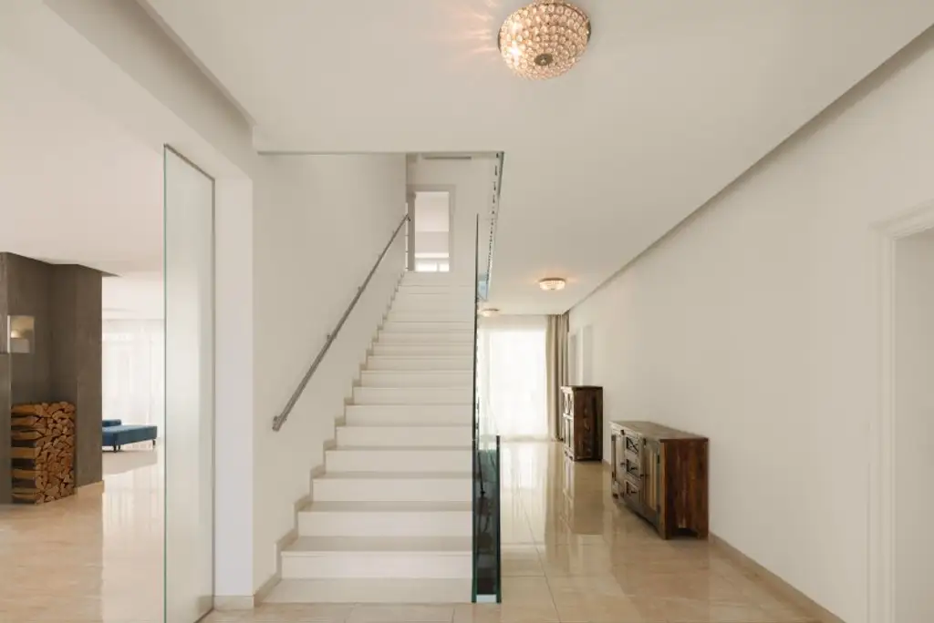 LUXUS VILLA mit Innenpool und Weinkeller im Golfclub Fontana