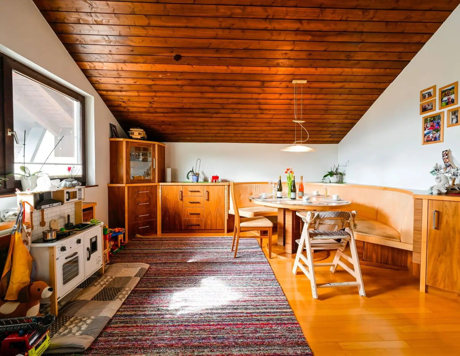 Besondere lichtdurchflutete 4-Zimmer-Dachgeschosswohnung mit Panoramablick über Schwaz