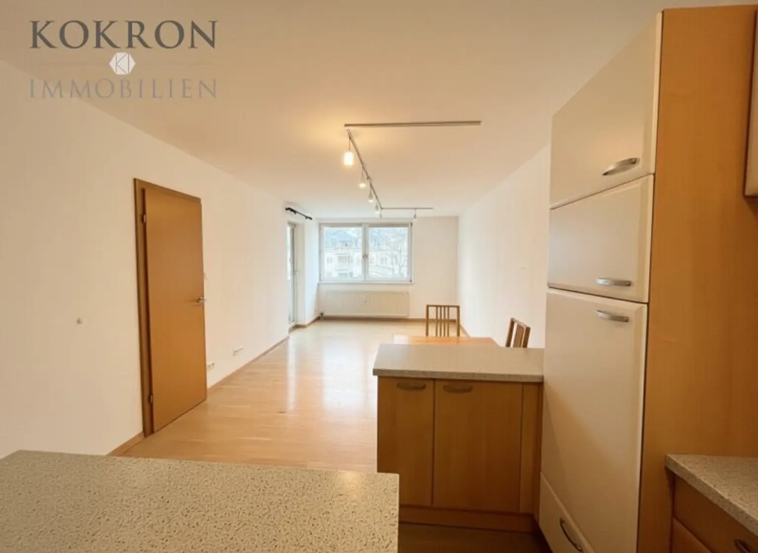 rund 20m² Wohnzimmer mit offener Küche