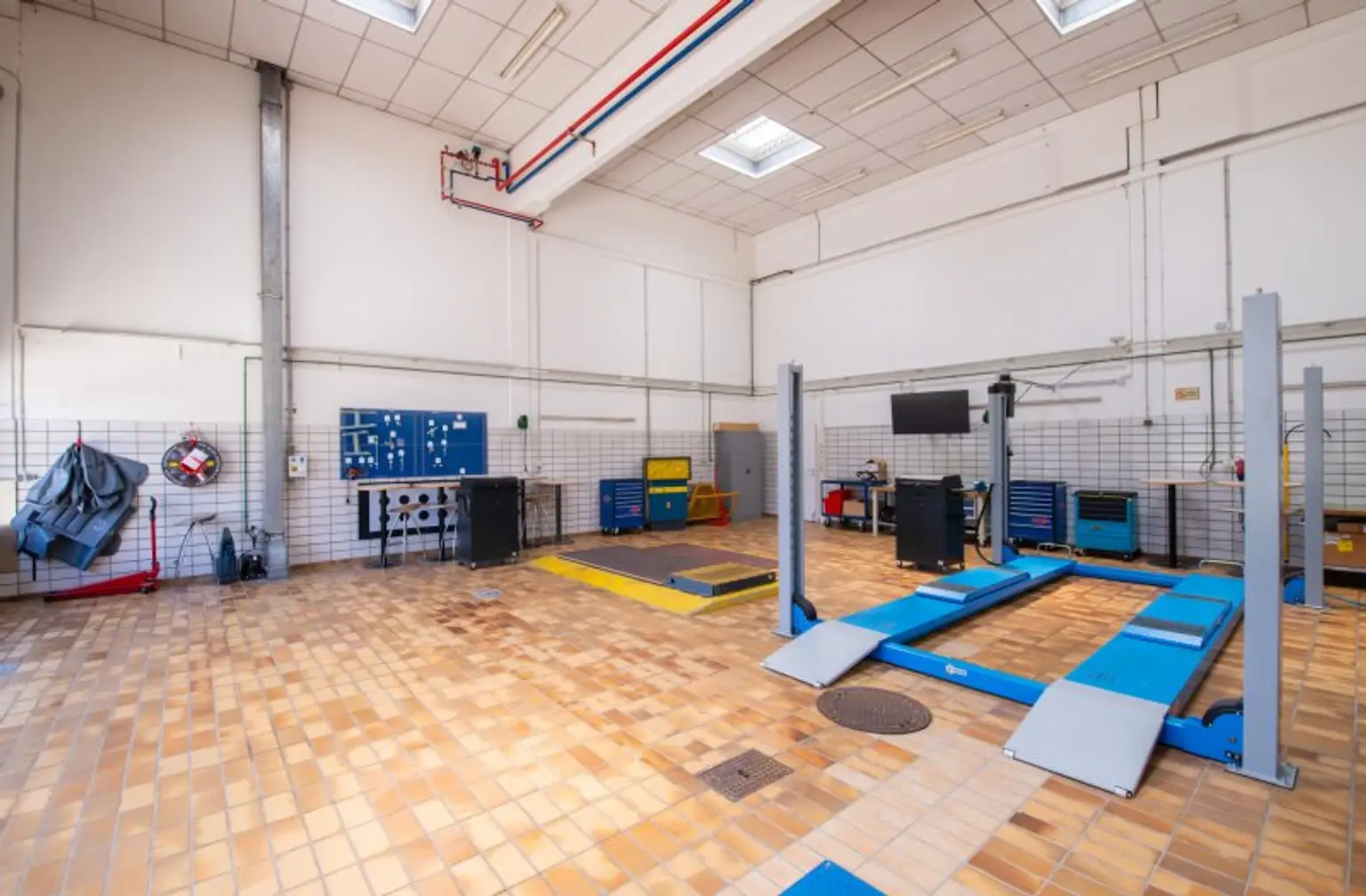 *** Multifunktionale Gewerbeimmobilie *** Flexibel nutzbar und sofort einsatzbereit