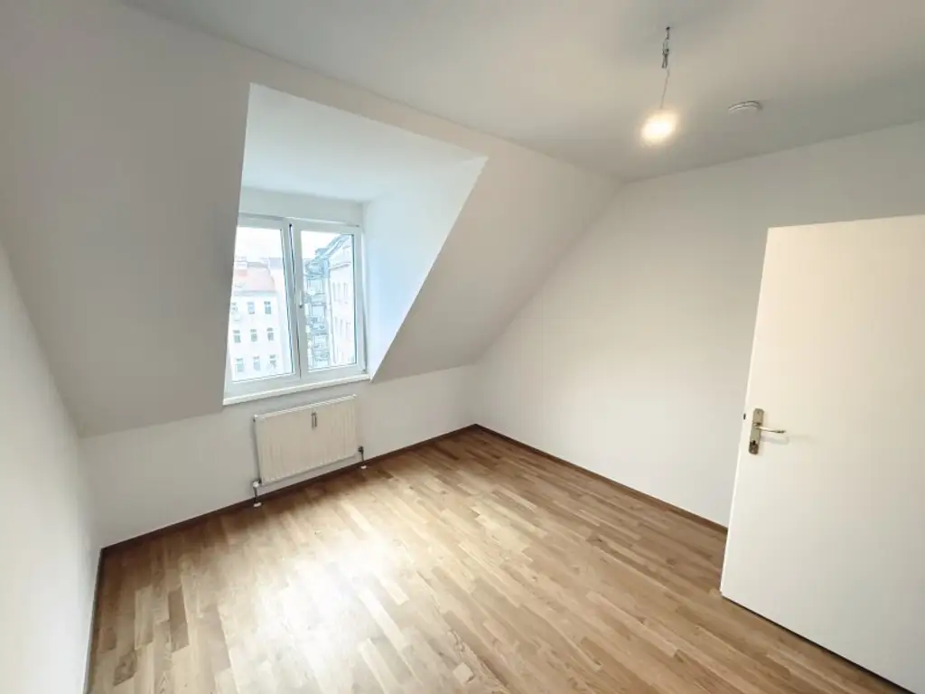 NEU! ERSTBEZUG nach Sanierung! Geräumige 2-Zimmer Dachgeschosswohnung in 1200 zu vermieten!