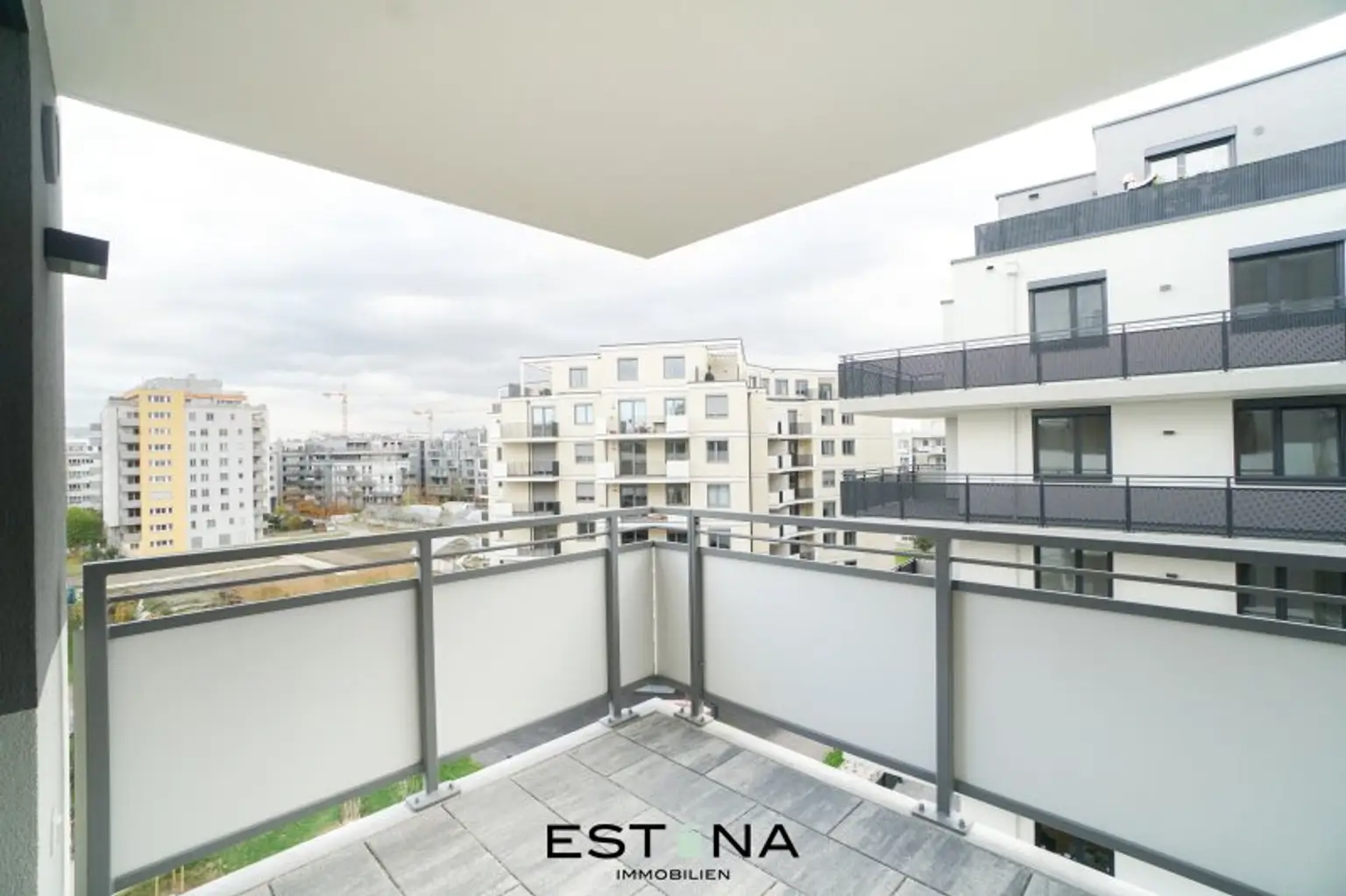 Elegante Wohnung mit Balkon - Kirschblütenpark