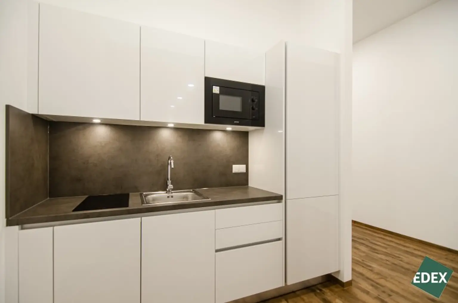 Moderne Büro-/Praxisfläche mit hochwertiger Ausstattung!