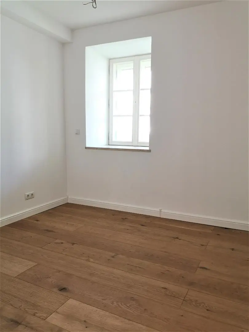 Barrierefreie, sehr charmante Wohnung mit kleiner Gartenterrasse in bester Wohngegend in Ober St. Veit