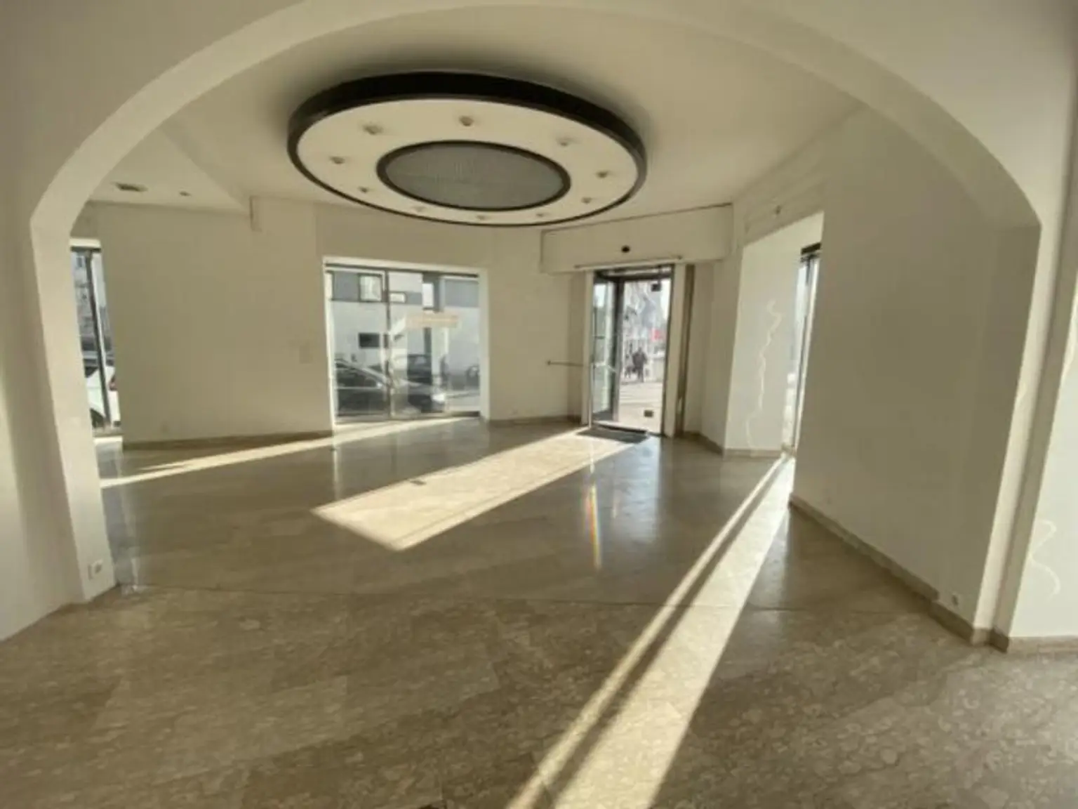 Geschäftslokal, modernes Geschäftslokal / Büro / Praxis - große Auslageflächen