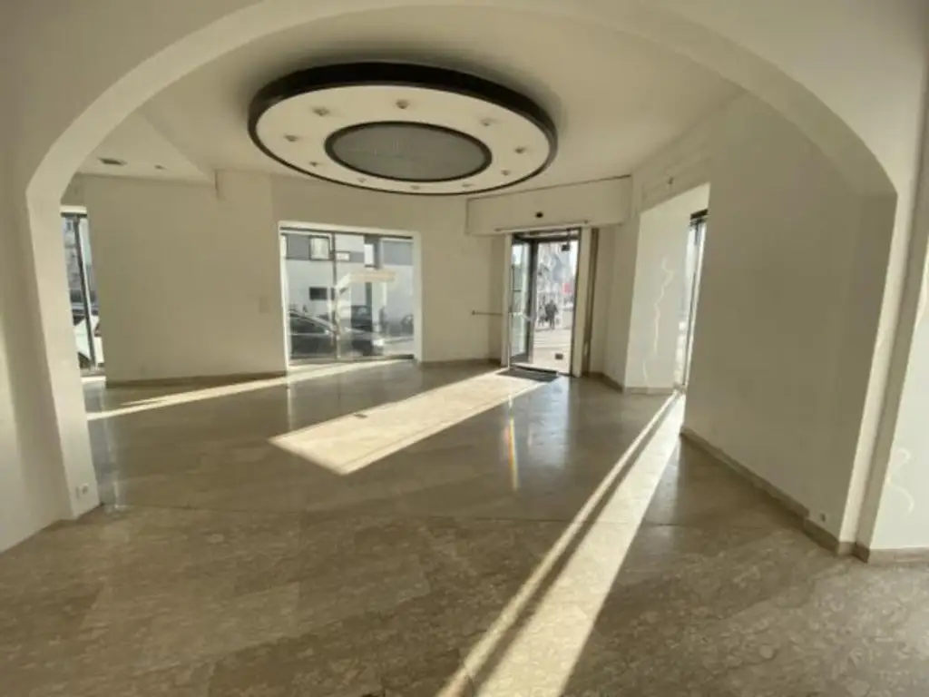 Geschäftslokal, modernes Geschäftslokal / Büro / Praxis - große Auslageflächen