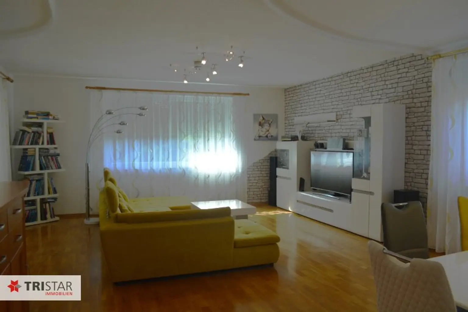 Außerordentlich gepflegtes Wohnhaus mit tollem Platzangebot