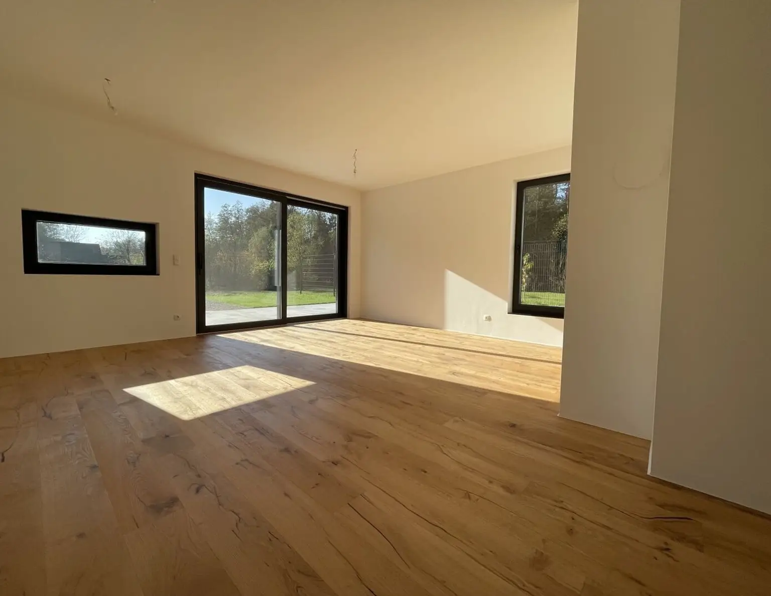 Moderne Doppelhaushälfte in Seiersberg Pirka - Erstbezug mit 300 m² Garten - mit Option auf Asuweitung bis zu 800 m² , Terrasse und 3 Stellplätzen - Jetzt zugreifen