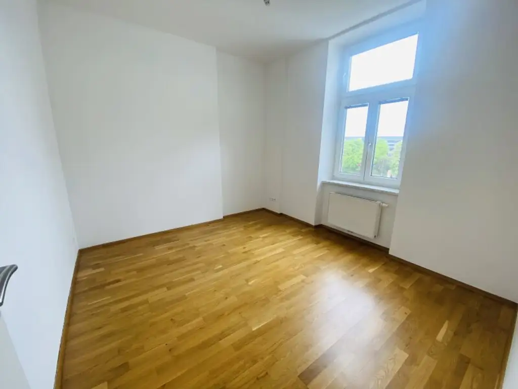 Sonnige 4-Zimmer Wohnung + Südbalkon..beste Wohnlage!