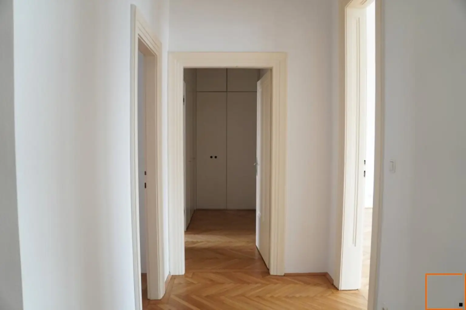 Begehbarer Kleinderschrank