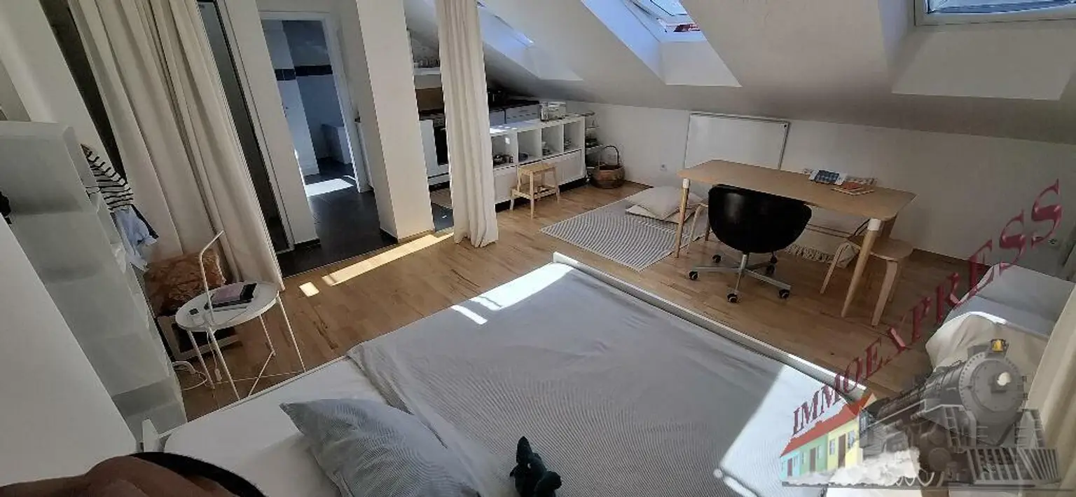 Wunderschöne Dachwohnung mit Klimaanlage in der Märzstraße Nähe S-Bahn - Einzug 1.12.25 unbefristeter Mietvertrag! Kein Lift im Haus!!!