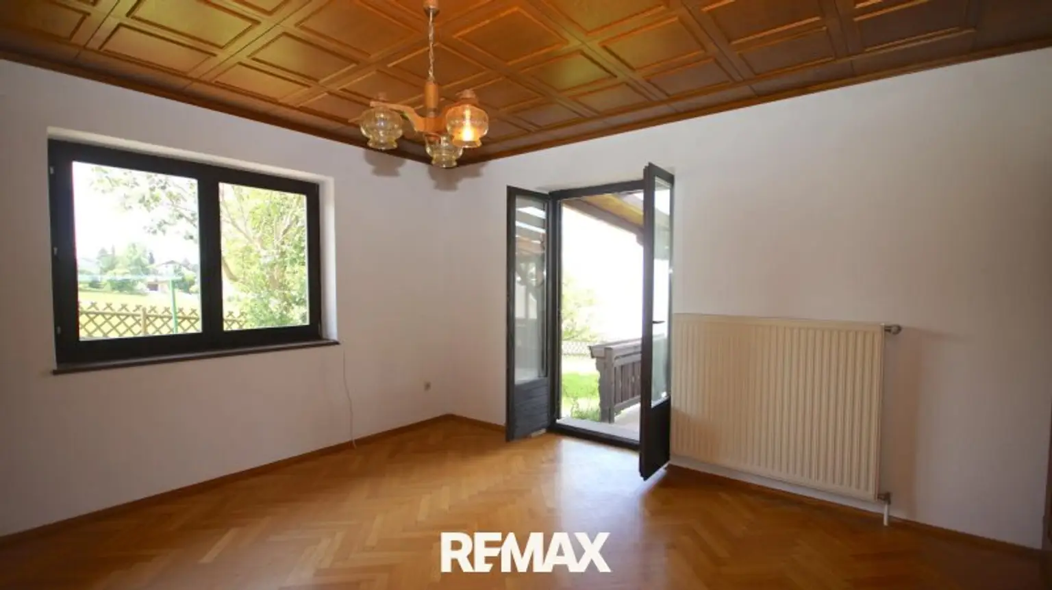 Wohnzimmer mit Ausgang zur Terrasse