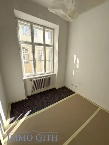 EXKLUSIVE ALTBAUWOHNUNG MIT 2 BALKONEN UND TRAUMBLICK ÜBER WIEN – 258 m² IN BESTLAGE DES 4. BEZIRKS UNBEFRISTET ZU MIETEN!