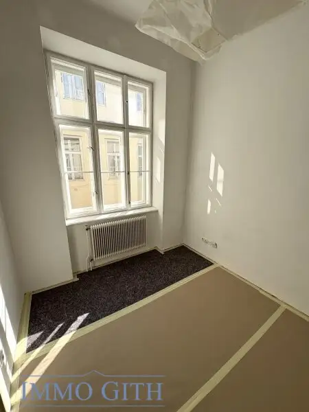 EXKLUSIVE ALTBAUWOHNUNG MIT 2 BALKONEN UND TRAUMBLICK ÜBER WIEN – 258 m² IN BESTLAGE DES 4. BEZIRKS UNBEFRISTET ZU MIETEN!