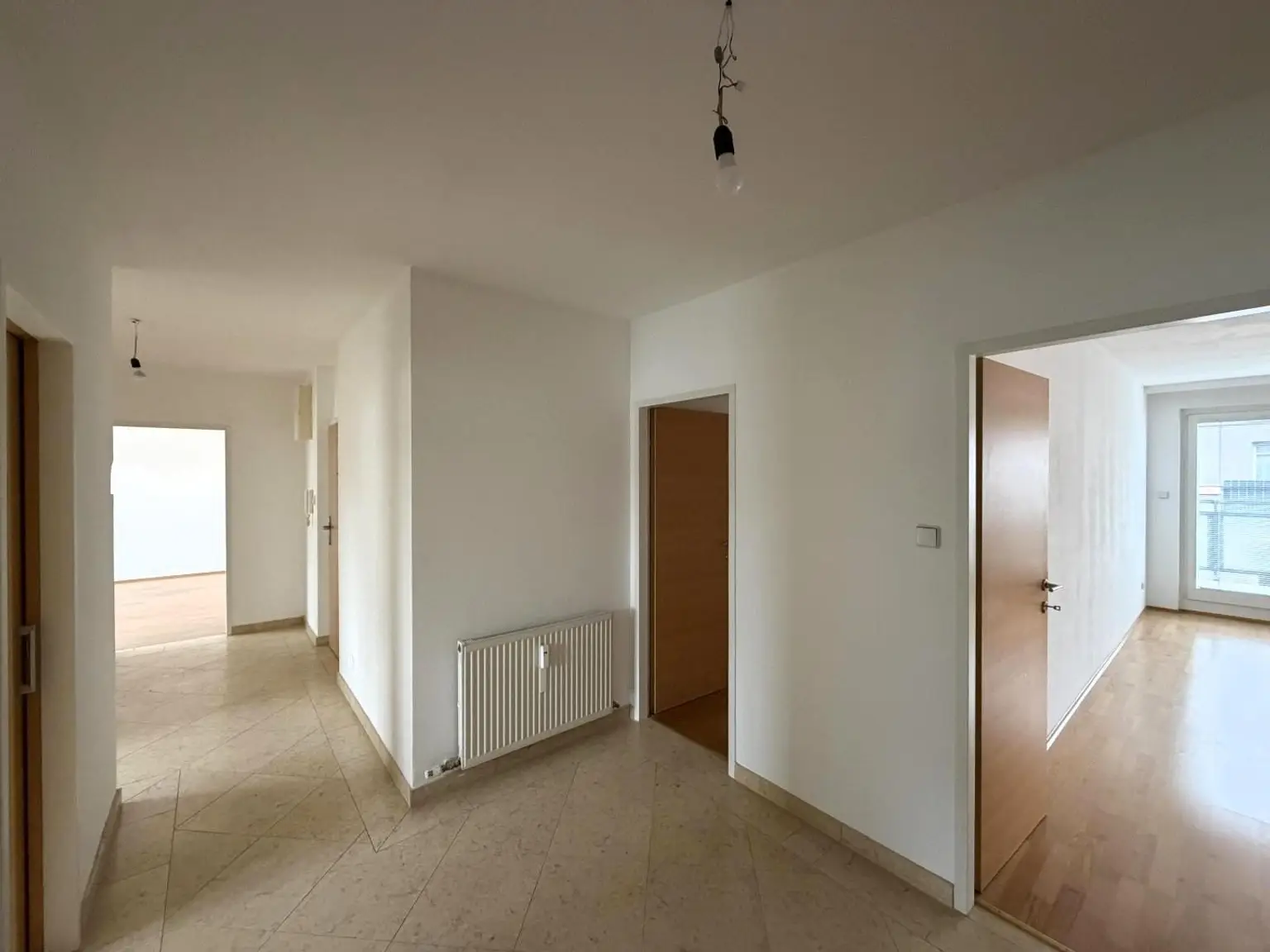 Eingang / Verbidungsflur