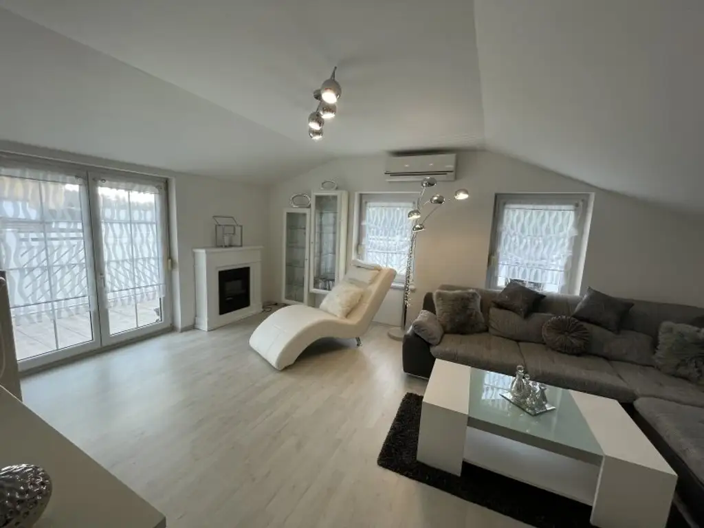 TOP-LIEGENSCHAFT MIT LUXUIÖSEM HAUS UND 2.568 m² GRUND - GRÜNRUHELAGE!