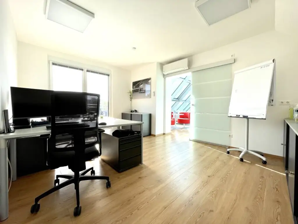RARITÄT - PENTHOUSE MIT WINTERGARTEN UND TRAUMTERRASSE - KLIMAANLAGE UND ZWEI GARAGENPLÄTZE - TOP- INFRASTRUKTUR