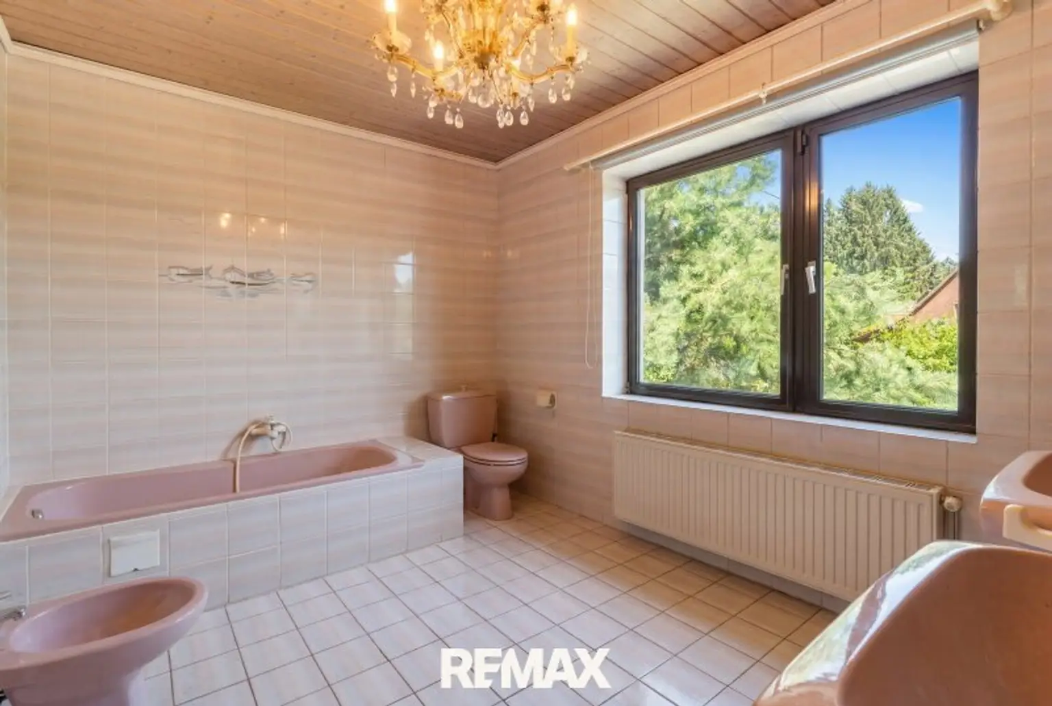 Badezimmer EG (KI geräumt)