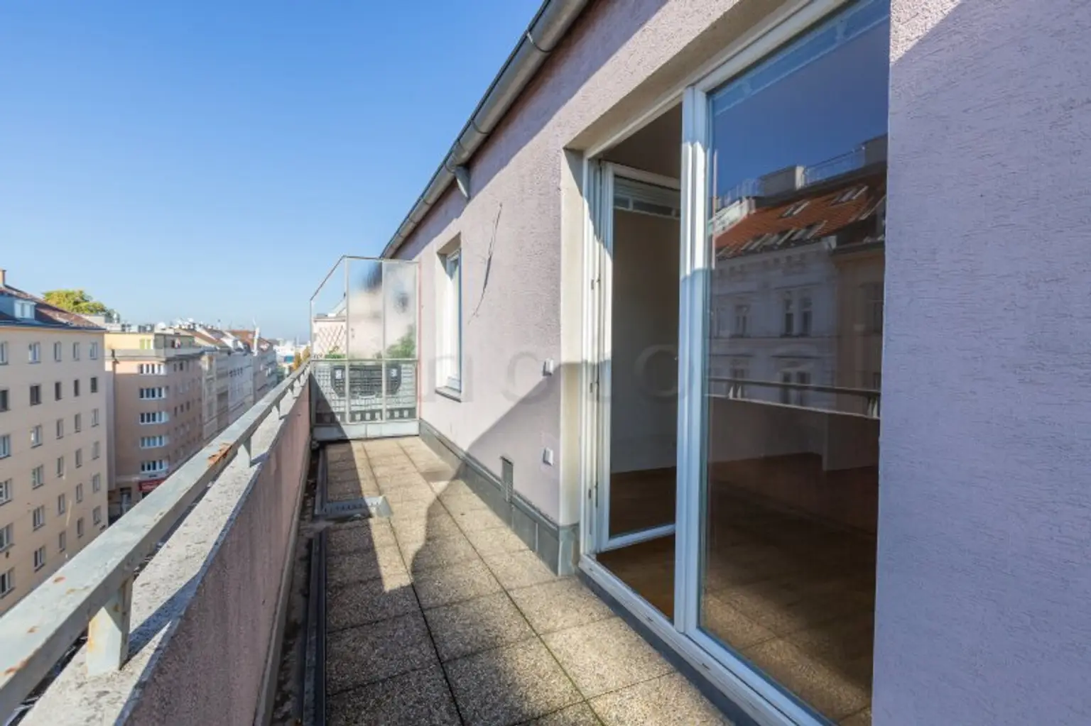 Fasanviertel - Neuadaptierte DG-Wohnung mit  9 m2-Westterrasse im 6. Liftstock