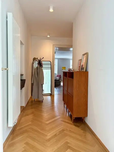 TRAUMHAFTE KLIMATISIERTE ALTBAUWOHNUNG MIT 2 BÄDERN UND BALKON - MÖBEL OPTIONAL
