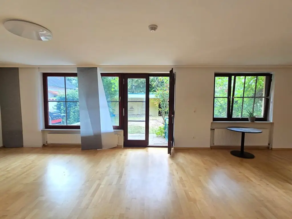 *** SEHR VIEL PLATZ *** PRIVAT + BERUFLICH *** RUHELAGE ***