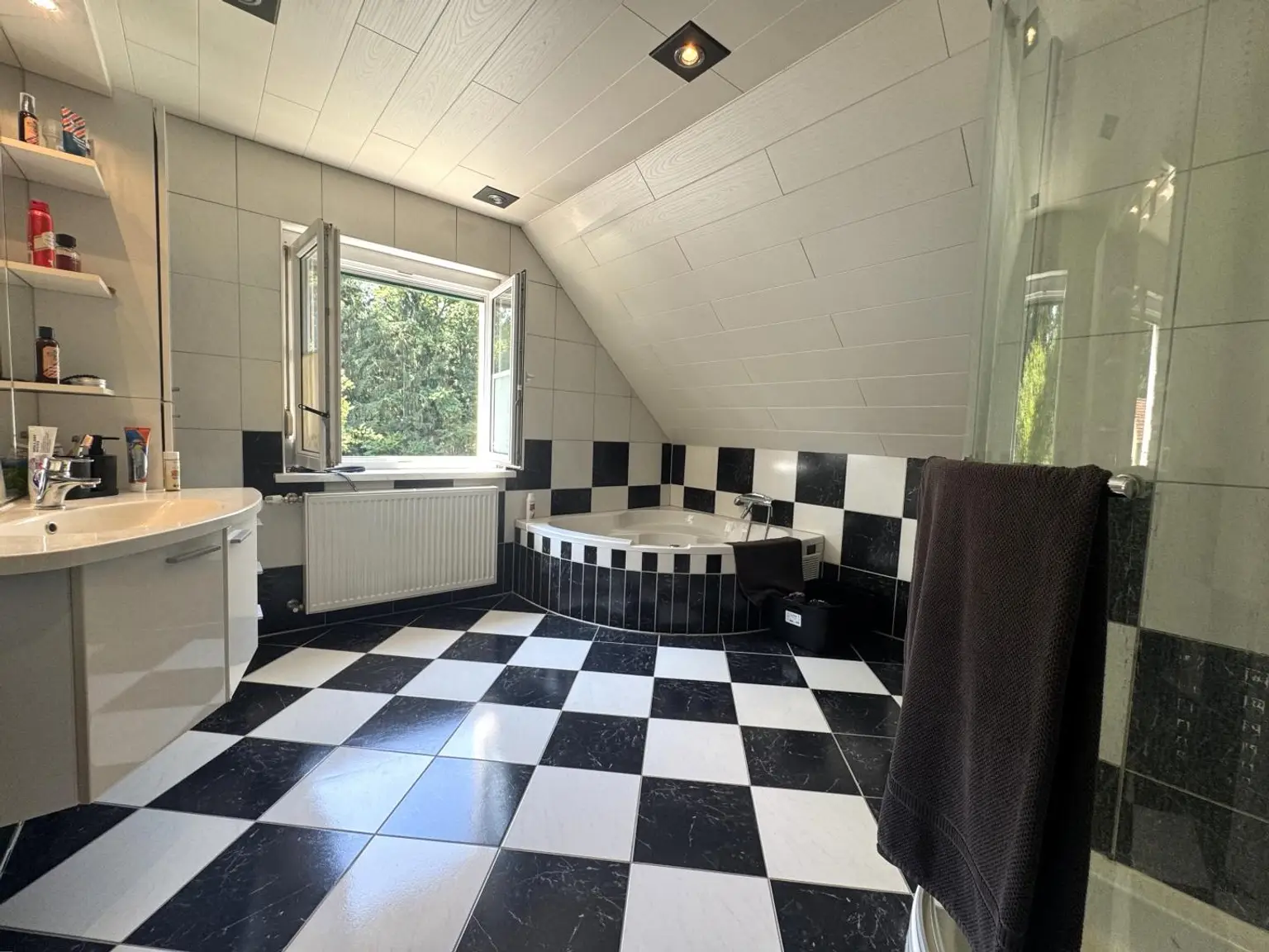 Großzügiges Wohnhaus mit 4 Wohneinheiten in herrlicher Aussichtslage - nähe Graz