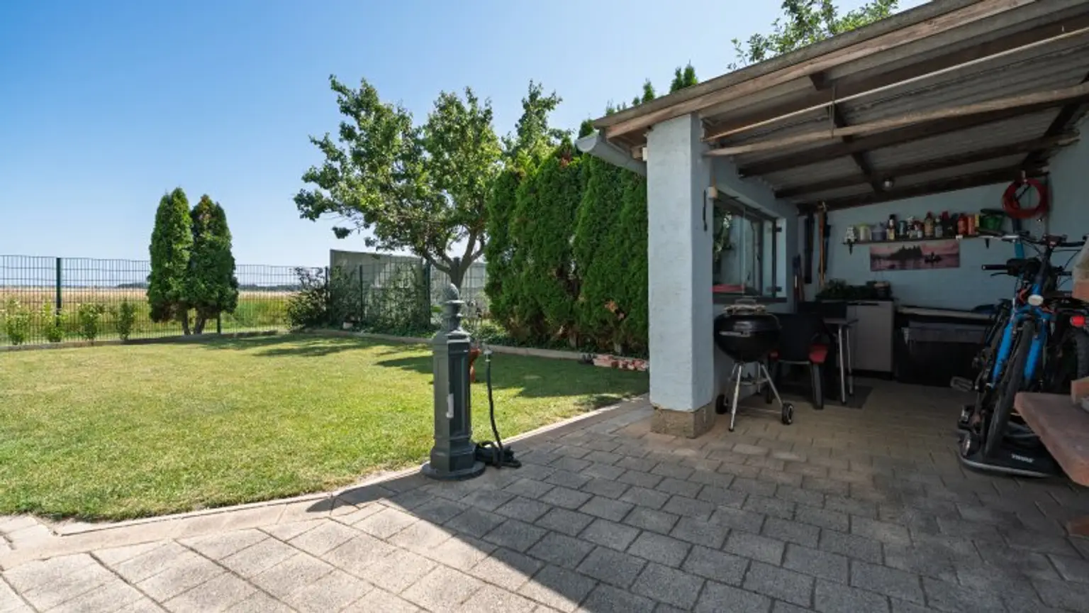 Kapitalanlage mit Potential – 2 Häuser auf Eckgrundstück mit rund 938 m² Grundstücksfläche!