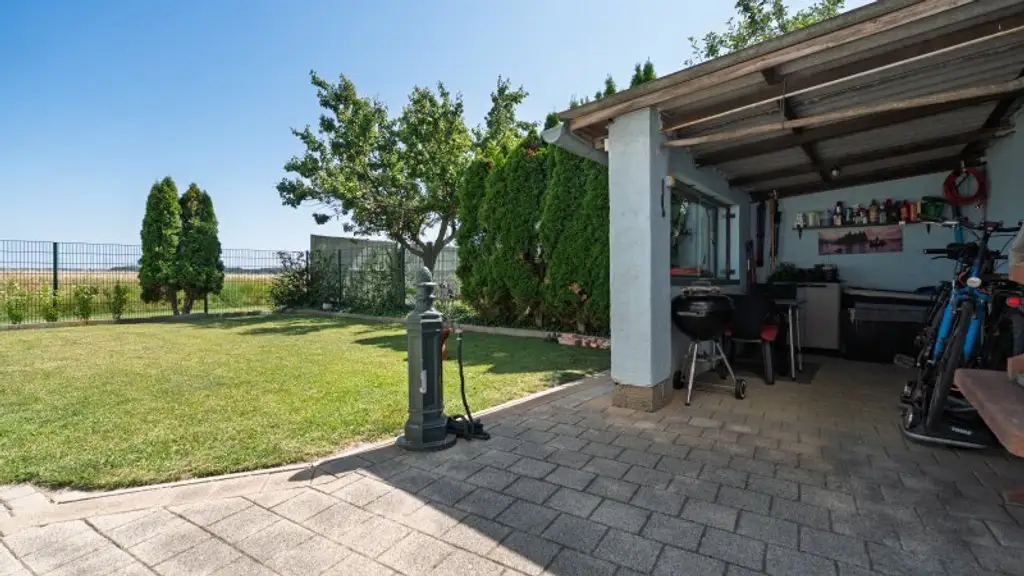 Kapitalanlage mit Potential – 2 Häuser auf Eckgrundstück mit rund 938 m² Grundstücksfläche!