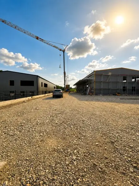 Moderne Gewerbehalle mit Bürofläche – Neubau in Toplage von Thalheim  ZU KAUFEN
