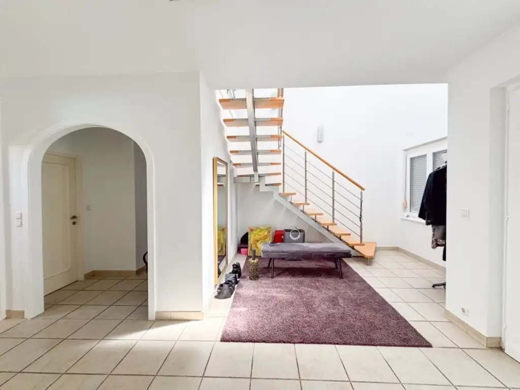 Einfamilienhaus mit Pool, Sauna & Wohnkeller auf Eigengrund in Toplage von Baden bei Wien