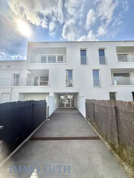 STAMMERSDORFER RUHELAGE: MODERNE 2-ZIMMER-WOHNUNG MIT NEUER KÜCHE, LOGGIA & TERRASSE ZU MIETEN!