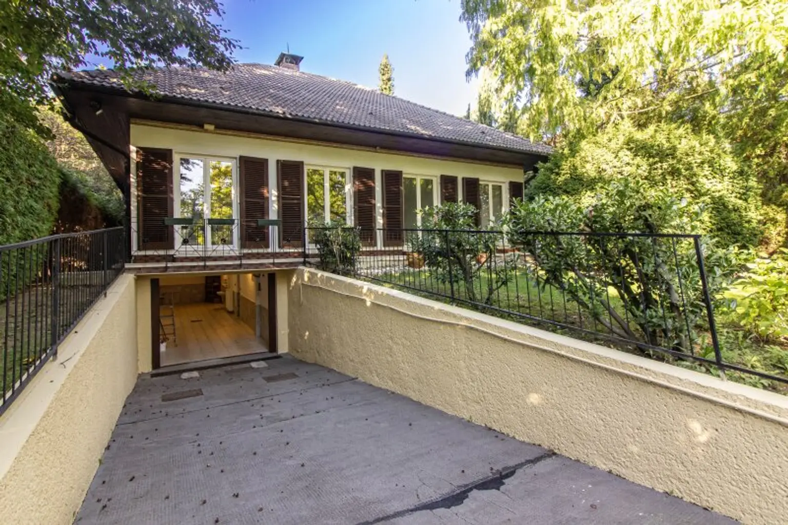 Familienheim mit Privatsphäre - Elegantes Wohnen in Harmonie mit der Natur