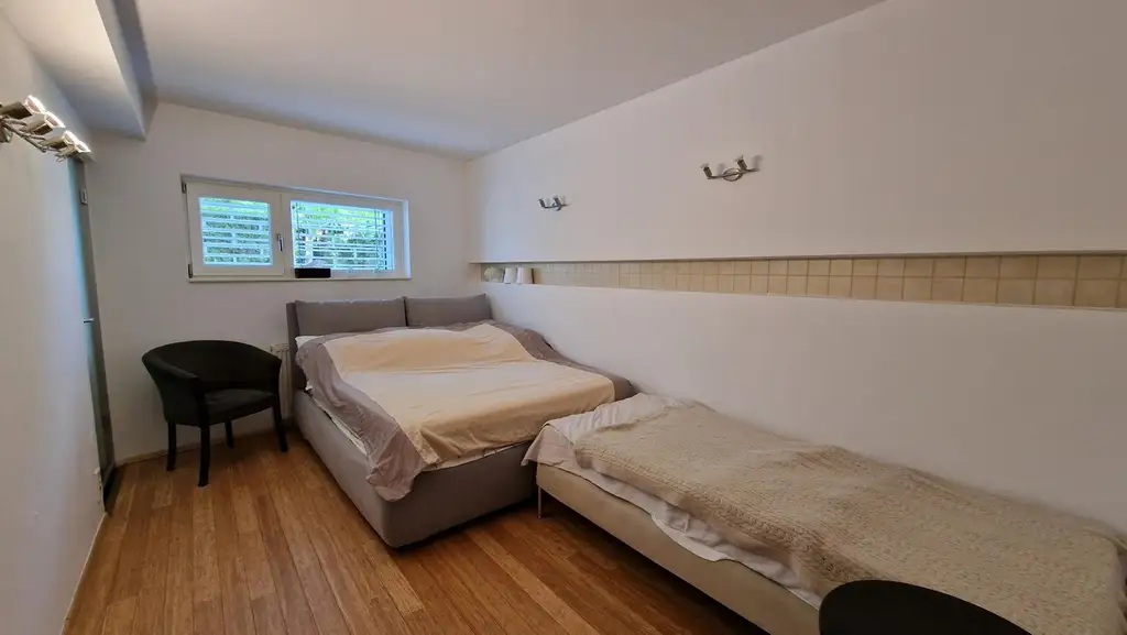 Stilvolle Gartenwohnung für gehobene Ansprüche - 4 Schlafzimmer, 4 Bäder!
