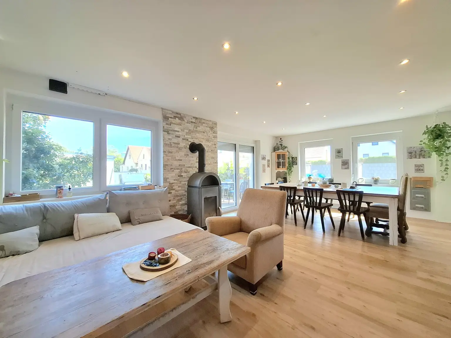 Vielseitig nutzbare Liegenschaft mit ausreichend Platz und herrlichem Blick auf die Hohe Wand