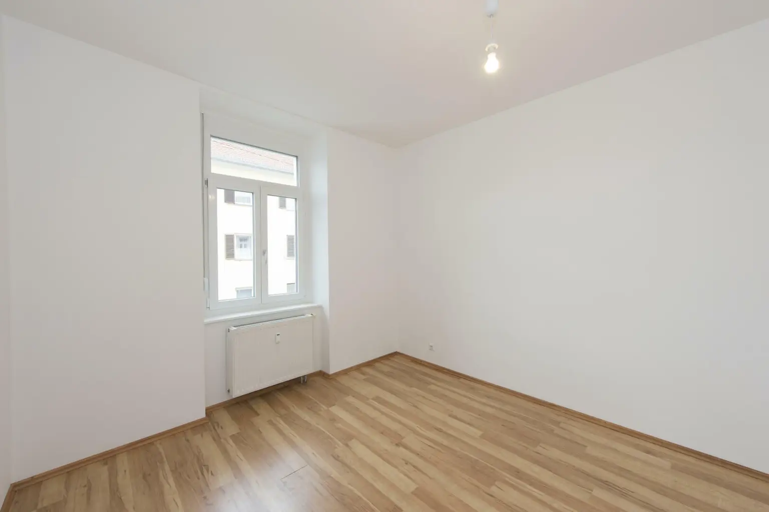 Sehr helle und moderne 2-Zimmer Wohnung mit Balkon - ab sofort verfügbar!