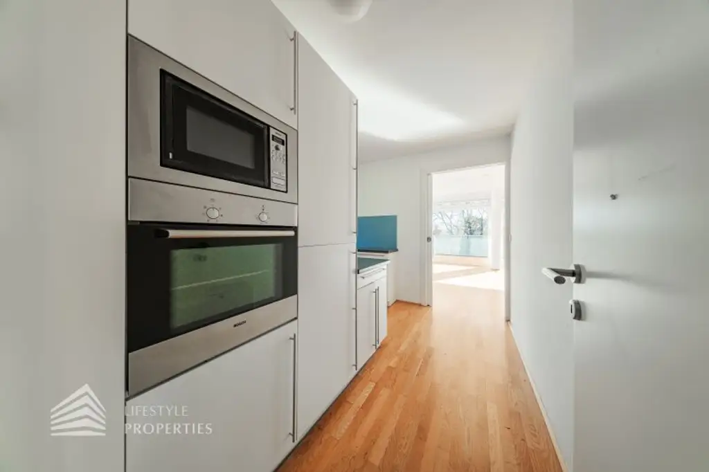 Wunderschöne 5 - Zimmer Wohnung mit Terrasse und Garten