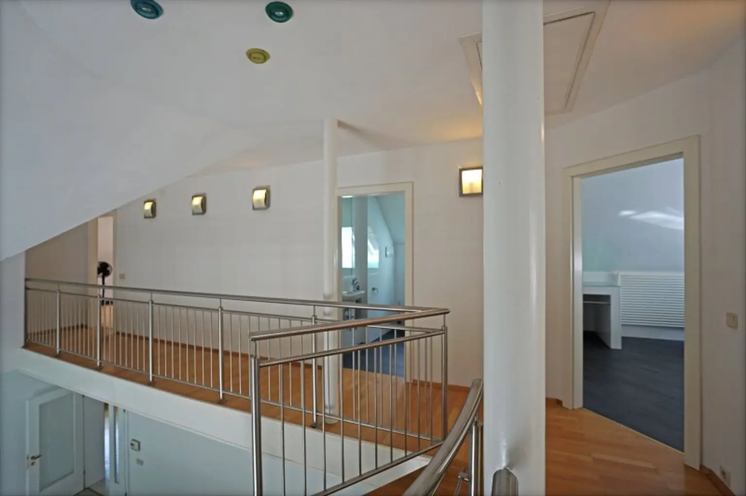 Repräsentative Villa mit Pool und Wellnessbereich in sonniger Waldrandruhelage
