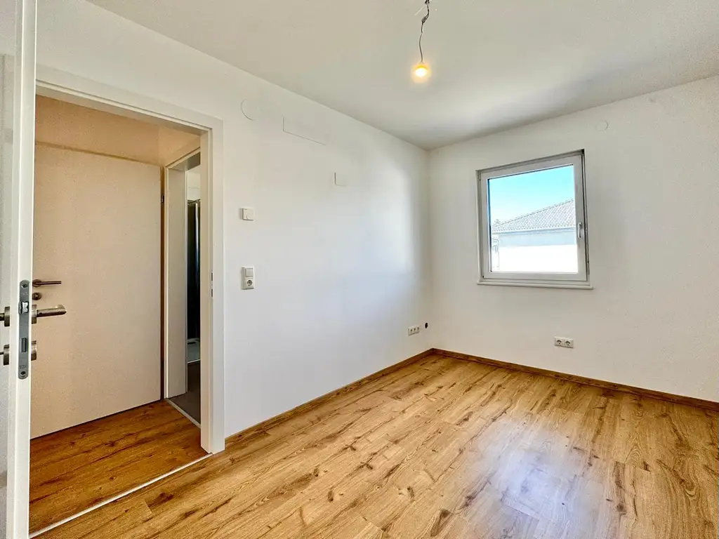 Zwei moderne Reihenhäuser in wunderbarer Umgebung und trotzdem in 30 Minuten in Wien