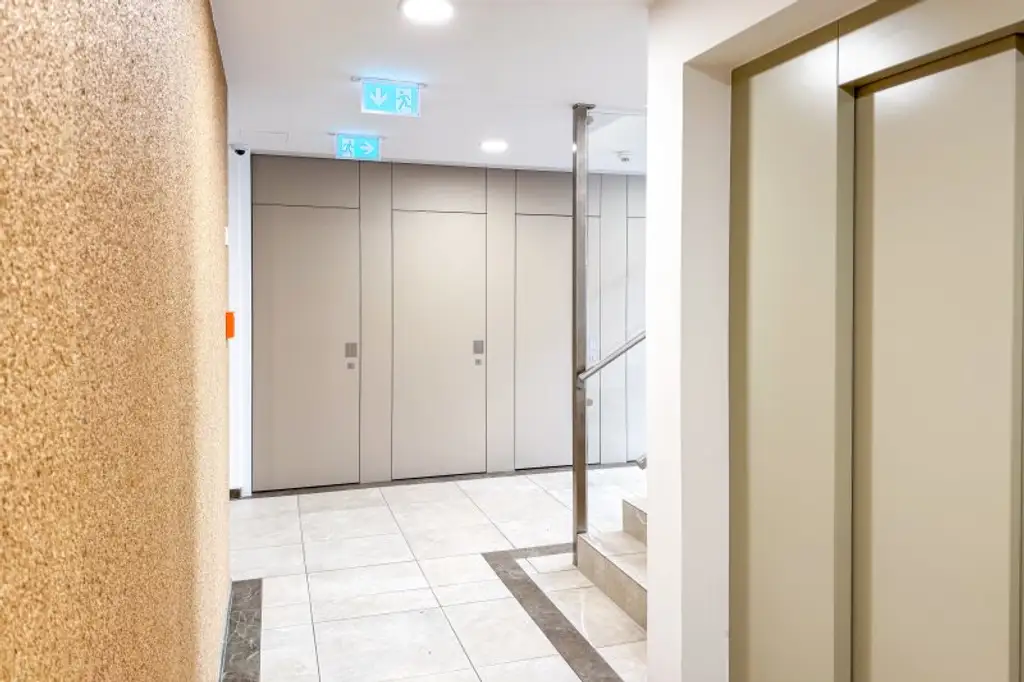 ZENTRUM FUSSLÄUFIG | Neuwertige Wohnung mit Garten und Tiefgarage, fußläufig zum Markt und zur Innenstadt