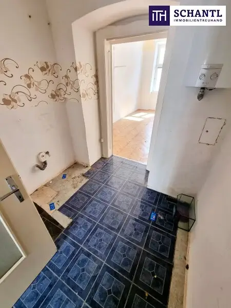 Das Haus trägt Smoking, die Wohnung wartet noch auf ihr Kleid! Renovierungsbedürftige Altbauwohnung mit toller Raumaufteilung + Traumhaft schönes Haus + Perfekte Infrastruktur und Anbindung! Jetzt zugreifen!