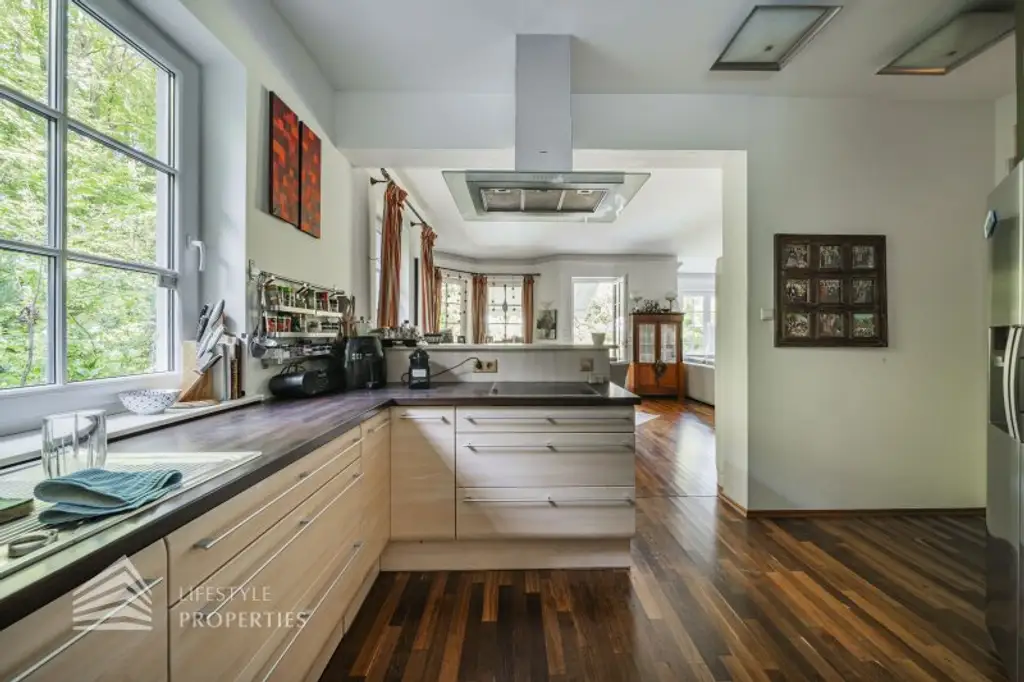 Wunderschöne Villa mit Pool und weitläufigem Grundstück, Nähe Pressbaum