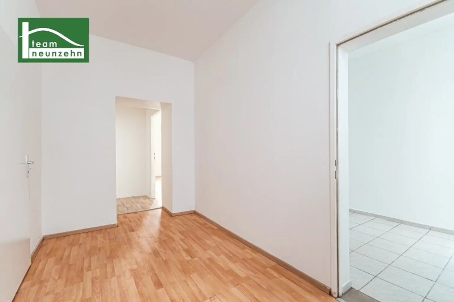 Ideal WG geeignet! Innenhof gerichtete Altbau-Wohnung nahe U4 und U6 in Sechshaus!