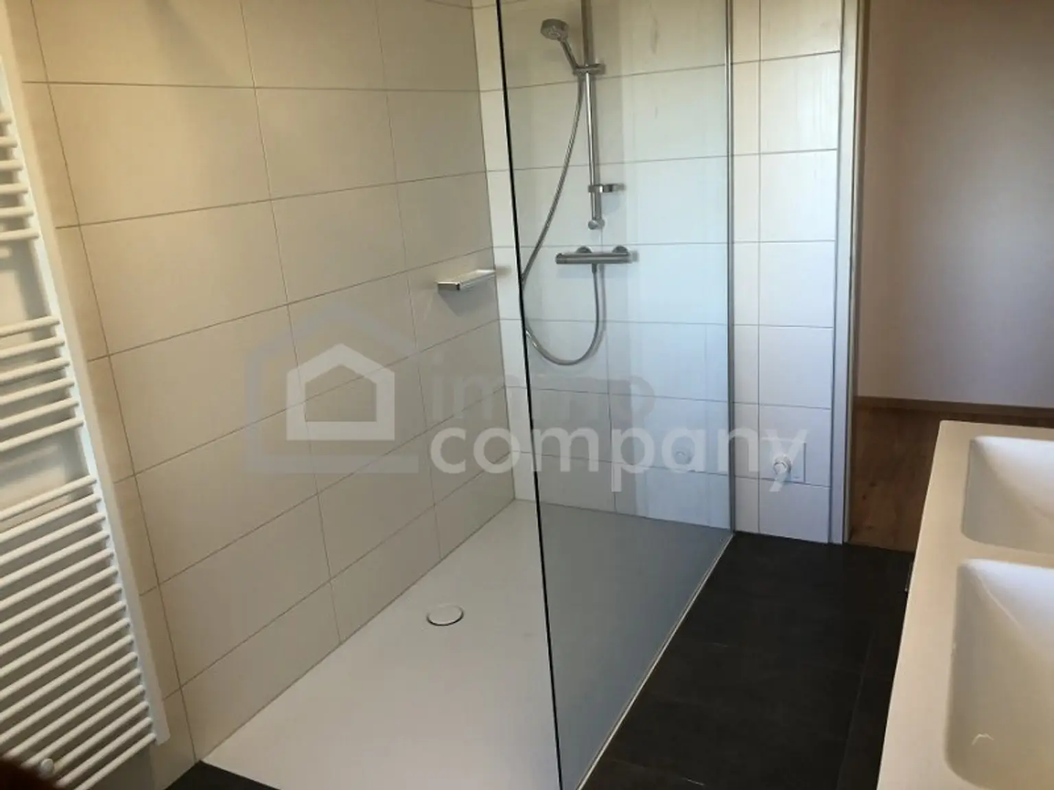 **Im Grünen** TOP – Mietwohnung in Zweifamilienhaus in sehr lockerer Streusiedlung