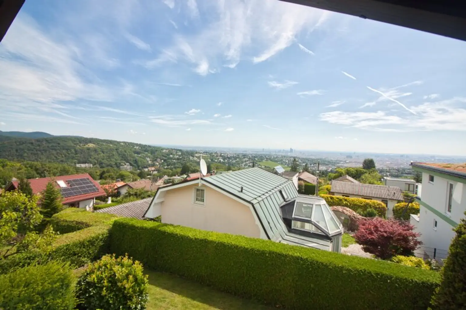 GANZ WIEN UNTER SICH | Eigengrund mit Blick über Wien und charmantem Kleingarten-/Einfamilienhaus am herrlichen HEUBERG