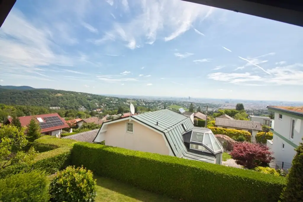 GANZ WIEN UNTER SICH | Eigengrund mit Blick über Wien und charmantem Kleingarten-/Einfamilienhaus am herrlichen HEUBERG
