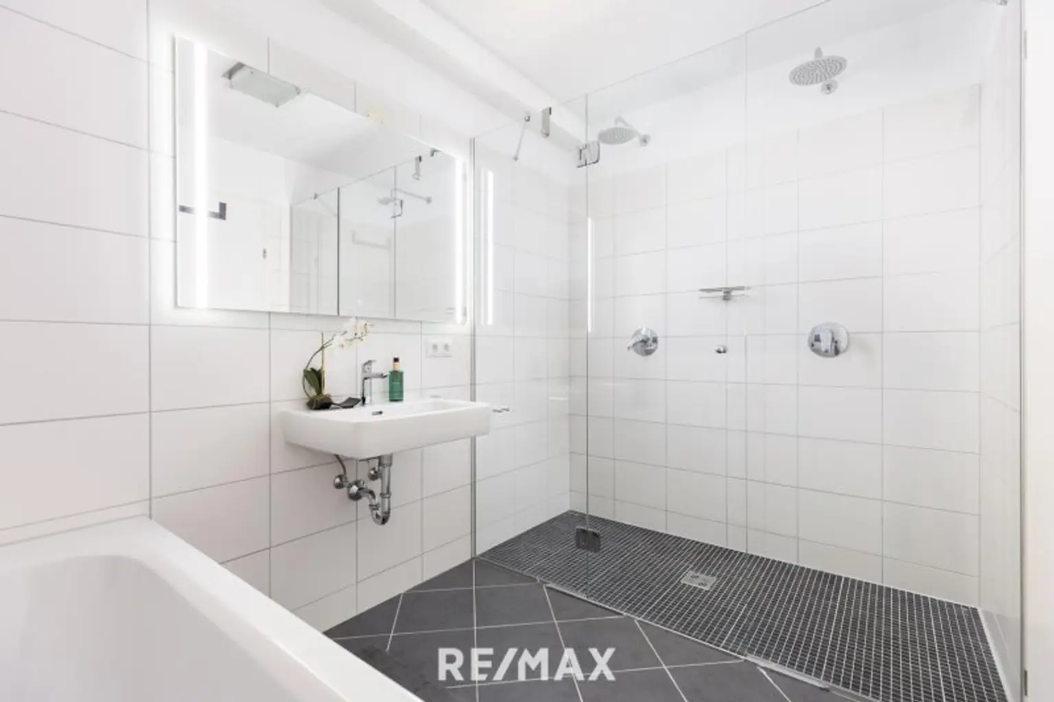 Badezimmer mit Badewanne